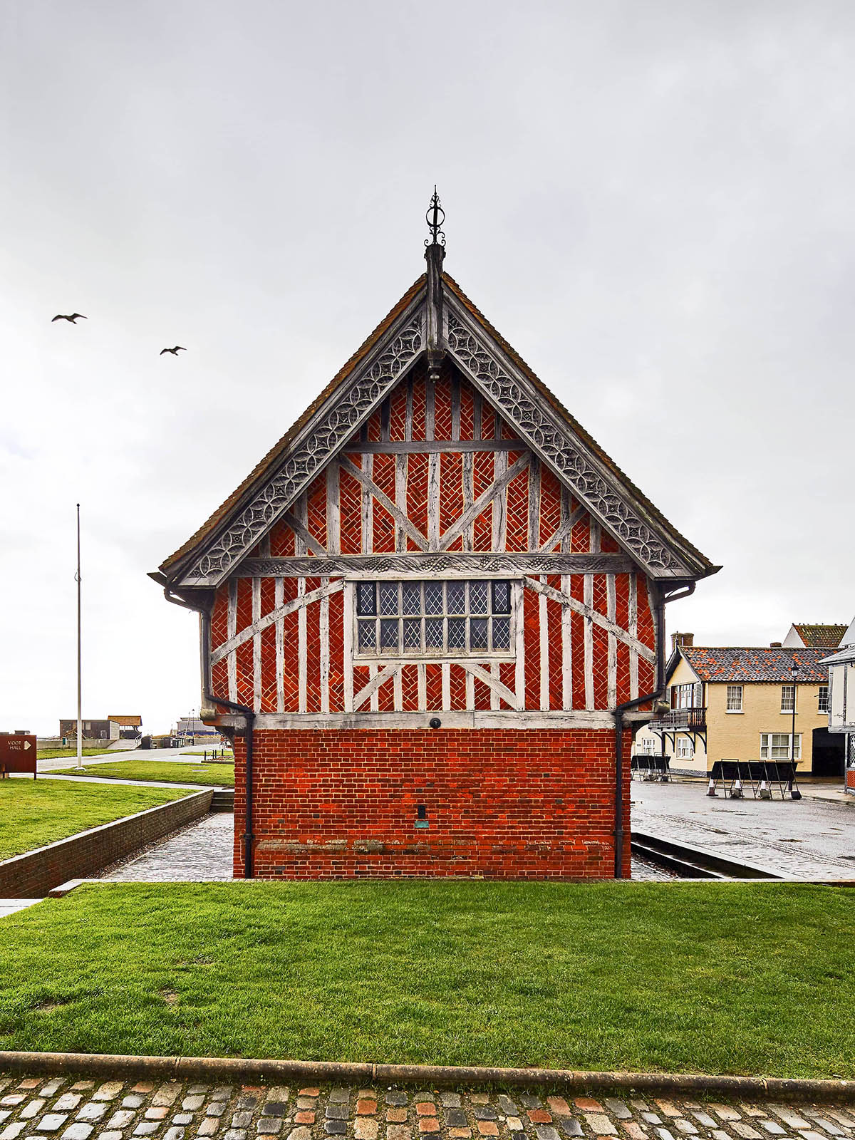 Discover The Magic: Hudson Architects And The Cobbauge House Revolution - z6epgj2